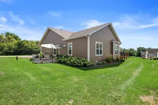 204 Oak Hill Cir, Racine, WI 53105 - Photo 2