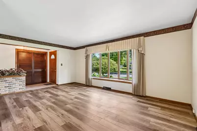 W167N10425  Bridle Path, Germantown, WI 53022 - Photo 8