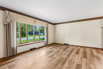 W167N10425  Bridle Path, Germantown, WI 53022 - Photo 4