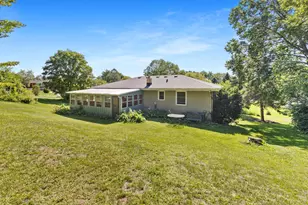W293S3017 Ancestral Dr, Genesee, WI 53188 - Photo 8