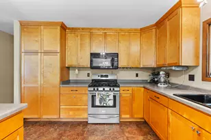W293S3017 Ancestral Dr, Genesee, WI 53188 - Photo 12