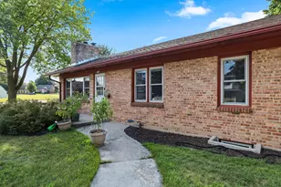 1310 Fairmont Ln, Manitowoc, WI 54220 - Photo 48