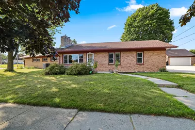 1310  Fairmont Ln, Manitowoc, WI 54220 - Photo 46