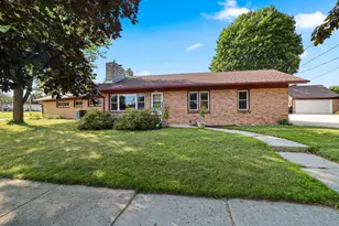 1310 Fairmont Ln, Manitowoc, WI 54220 - Photo 46