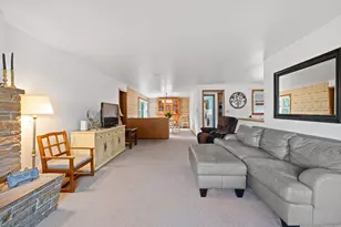 1310 Fairmont Ln, Manitowoc, WI 54220 - Photo 4