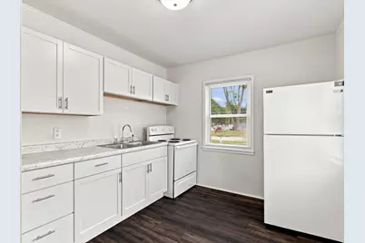 904  Raton Ct, Manitowoc, WI 54220 - Photo 4