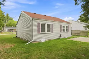 904 Raton Ct, Manitowoc, WI 54220 - Photo 16