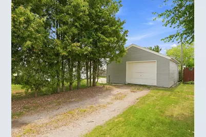 904  Raton Ct, Manitowoc, WI 54220 - Photo 2