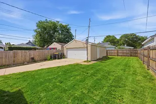 1357 S 90th St, West Allis, WI 53214 - Photo 2