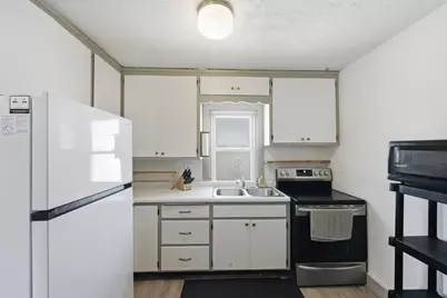 1357 S 90th St, West Allis, WI 53214 - Photo 6