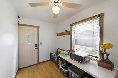 1357 S 90th St, West Allis, WI 53214 - Photo 16