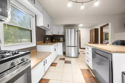 6804  Maple Ter, Wauwatosa, WI 53213 - Photo 14