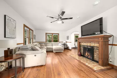 6804  Maple Ter, Wauwatosa, WI 53213 - Photo 4