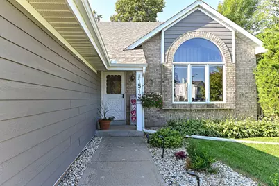 1513  Blakewood Ct, South Milwaukee, WI 53172 - Photo 2