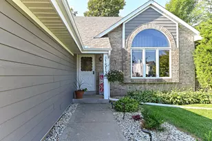 1513 Blakewood Ct, South Milwaukee, WI 53172 - Photo 2