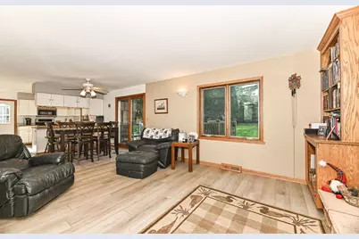 1513  Blakewood Ct, South Milwaukee, WI 53172 - Photo 8