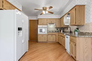 2329 N 115th St, Wauwatosa, WI 53226 - Photo 8