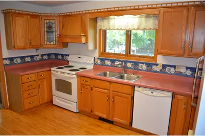414  8th St, La Crescent, MN 55947 - Photo 4