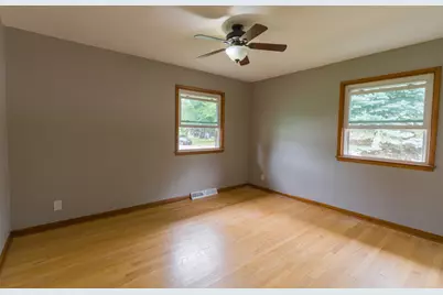 5303 W Wilbur Ave, Greenfield, WI 53220 - Photo 14