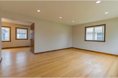 5303 W Wilbur Ave, Greenfield, WI 53220 - Photo 8