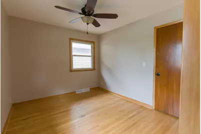 5303 W Wilbur Ave, Greenfield, WI 53220 - Photo 16