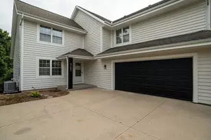 3207 S Ridge Crest Ct, New Berlin, WI 53151 - Photo 6