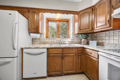 W180N9841  Riversbend Cir, Germantown, WI 53022 - Photo 10