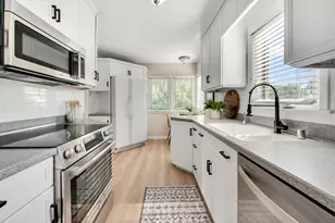 6261 N Bay Ridge Ave, Whitefish Bay, WI 53217 - Photo 8