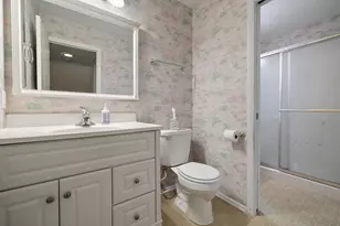 92 Woodfield Ct, Racine, WI 53402 - Photo 20