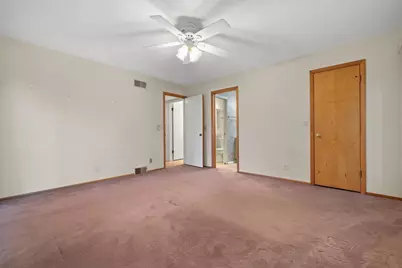 92  Woodfield Ct, Racine, WI 53402 - Photo 22