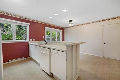 92  Woodfield Ct, Racine, WI 53402 - Photo 12