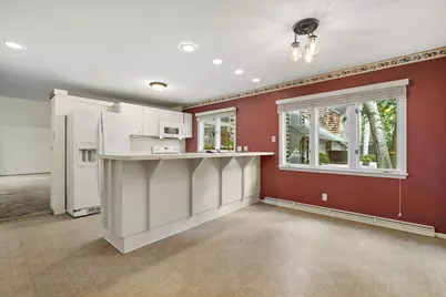 92  Woodfield Ct, Racine, WI 53402 - Photo 10