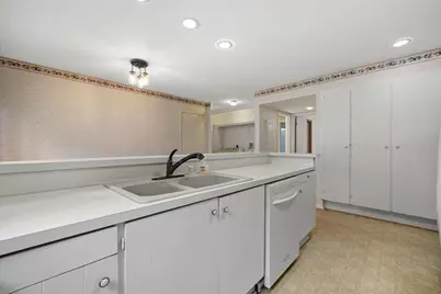 92  Woodfield Ct, Racine, WI 53402 - Photo 14