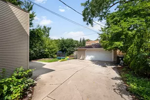 6118 W Wisconsin Ave, Wauwatosa, WI 53213 - Photo 44