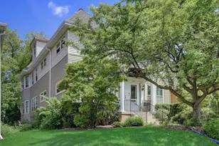 6118 W Wisconsin Ave, Wauwatosa, WI 53213 - Photo 2