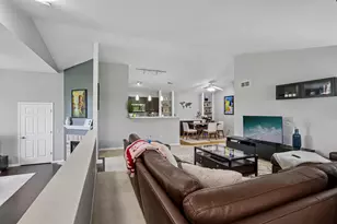 6877 S Rolling Meadows Ct, Oak Creek, WI 53154 - Photo 10