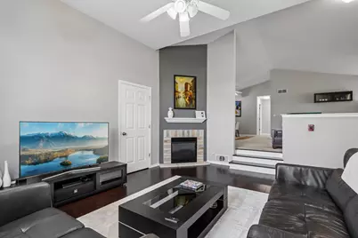 6877 S Rolling Meadows Ct #202, Oak Creek, WI 53154 - Photo 4