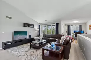 6877 S Rolling Meadows Ct, Oak Creek, WI 53154 - Photo 8
