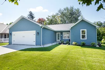 623 W Prospect St, Hartford, WI 53027 - Photo 2