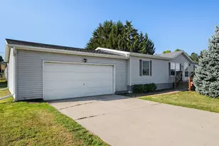 304 Park Ln, Mishicot, WI 54228 - Photo 2