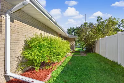 9634 W Rosedale Ave, West Allis, WI 53227 - Photo 4