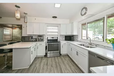5340 W Melvina St, Milwaukee, WI 53216 - Photo 8