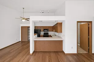 6105 S Creekside Dr, Cudahy, WI 53110 - Photo 8