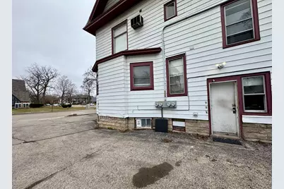 2109  Washington Ave #Upper 3, Racine, WI 53403 - Photo 10