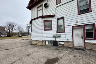 2109 Washington Ave, Racine, WI 53403 - Photo 10