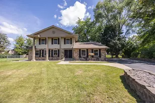 12430 W Burdick Ct, New Berlin, WI 53151 - Photo 2