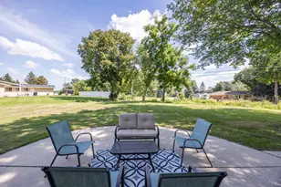 12430 W Burdick Ct, New Berlin, WI 53151 - Photo 4