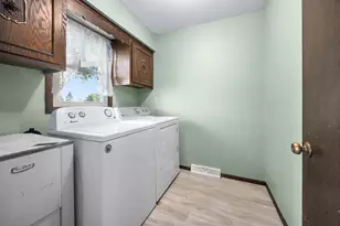 12430 W Burdick Ct, New Berlin, WI 53151 - Photo 20