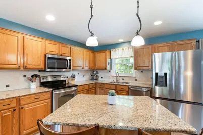 2114  Somerset Ct, Waukesha, WI 53186 - Photo 4