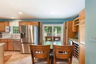 2114 Somerset Ct, Waukesha, WI 53186 - Photo 6